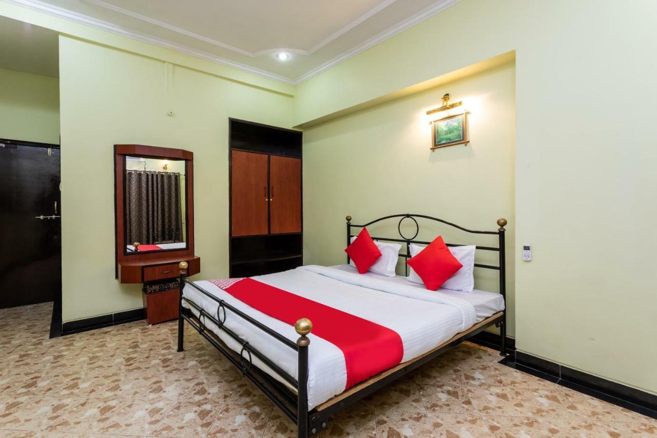 Oyo 38142 Girdhar Mahal Hotel Indore Exterior foto
